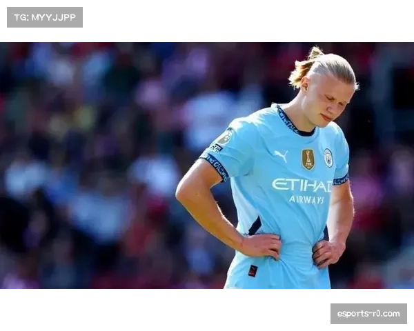 现场特写：雨战伊蒂哈德，哈兰德大力抽射后滑跪庆祝